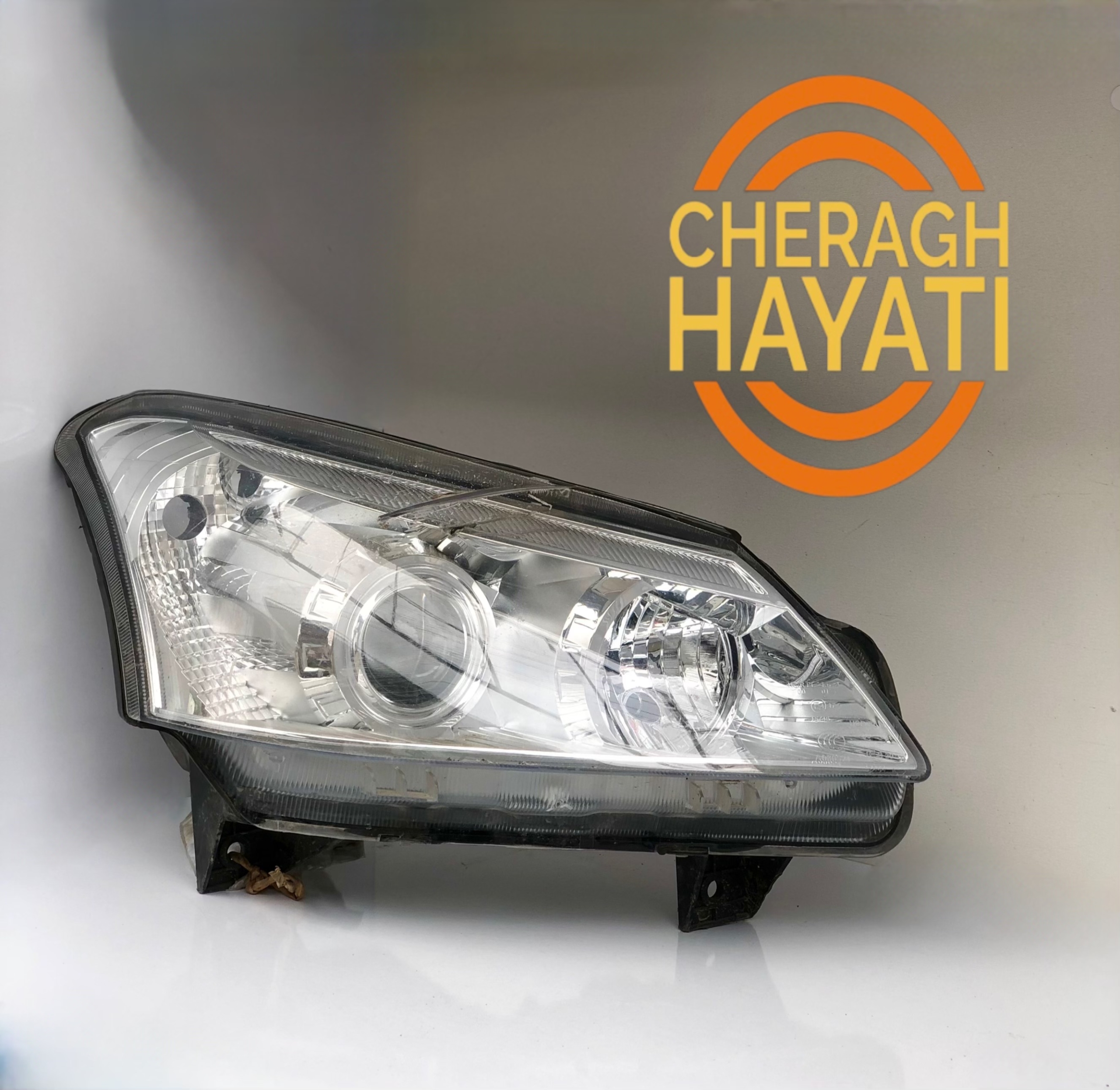 چراغ جلو ام وی ام ۵۵۰