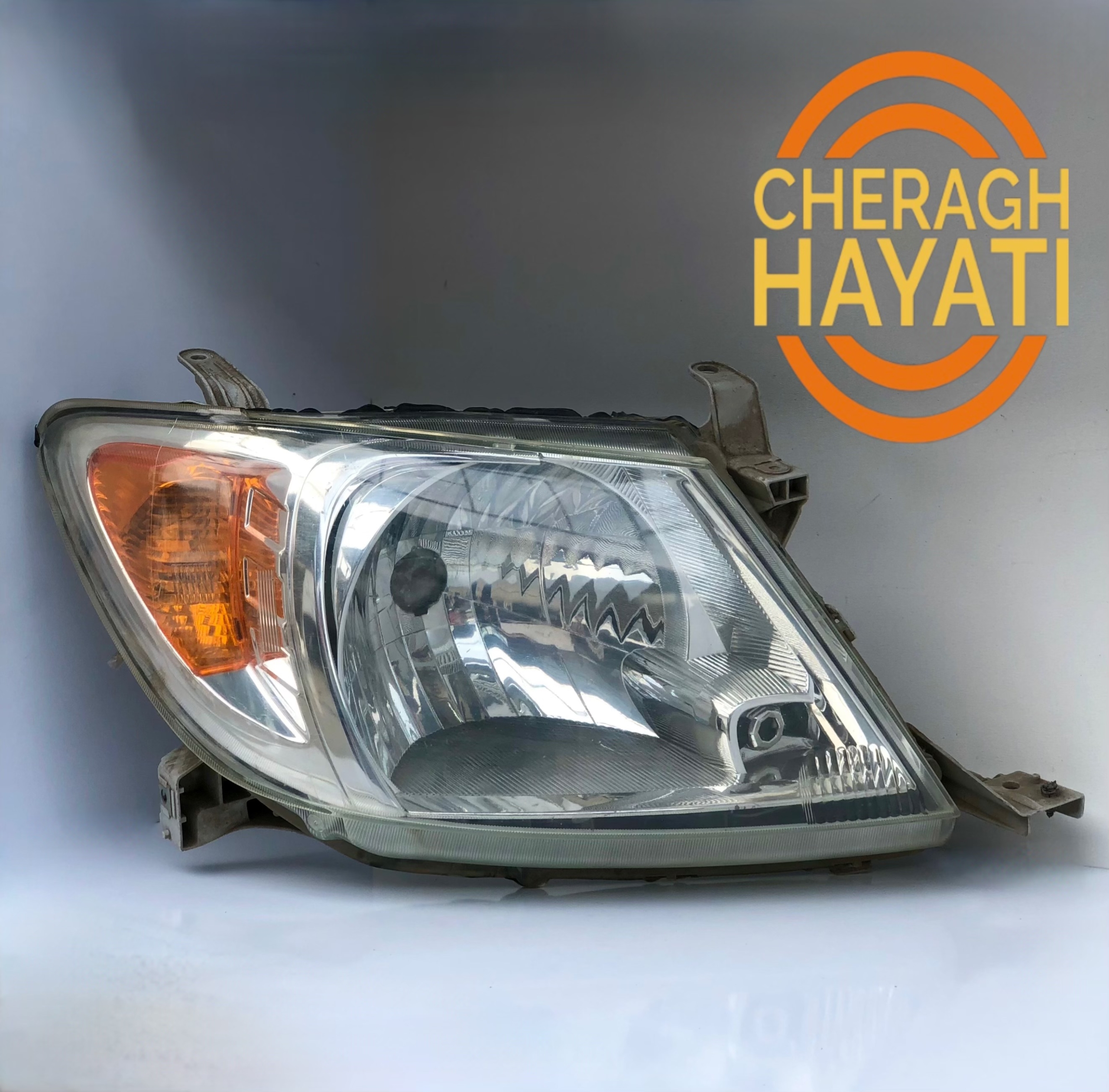 چراغ جلو تویوتا هایلوکس