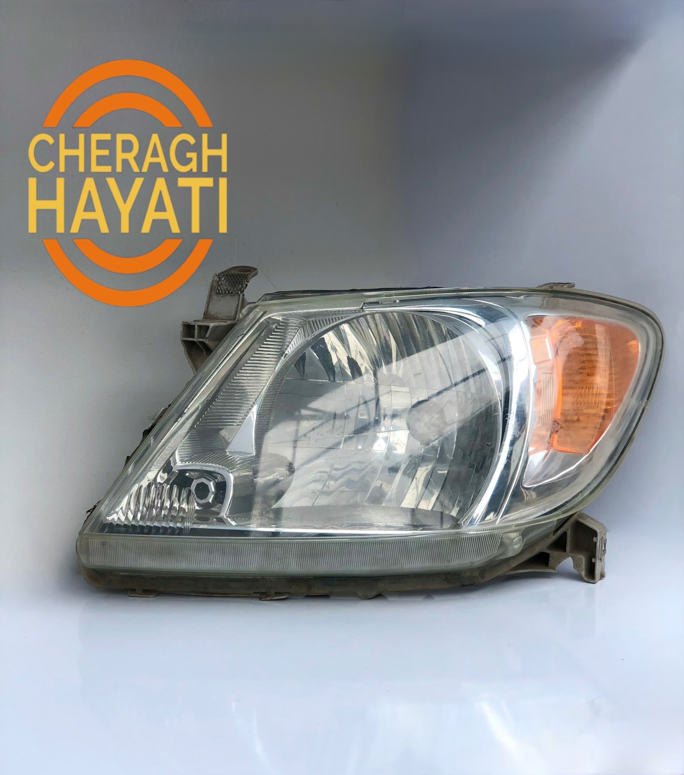 چراغ جلو تویوتا هایلوکس - تصویر 3